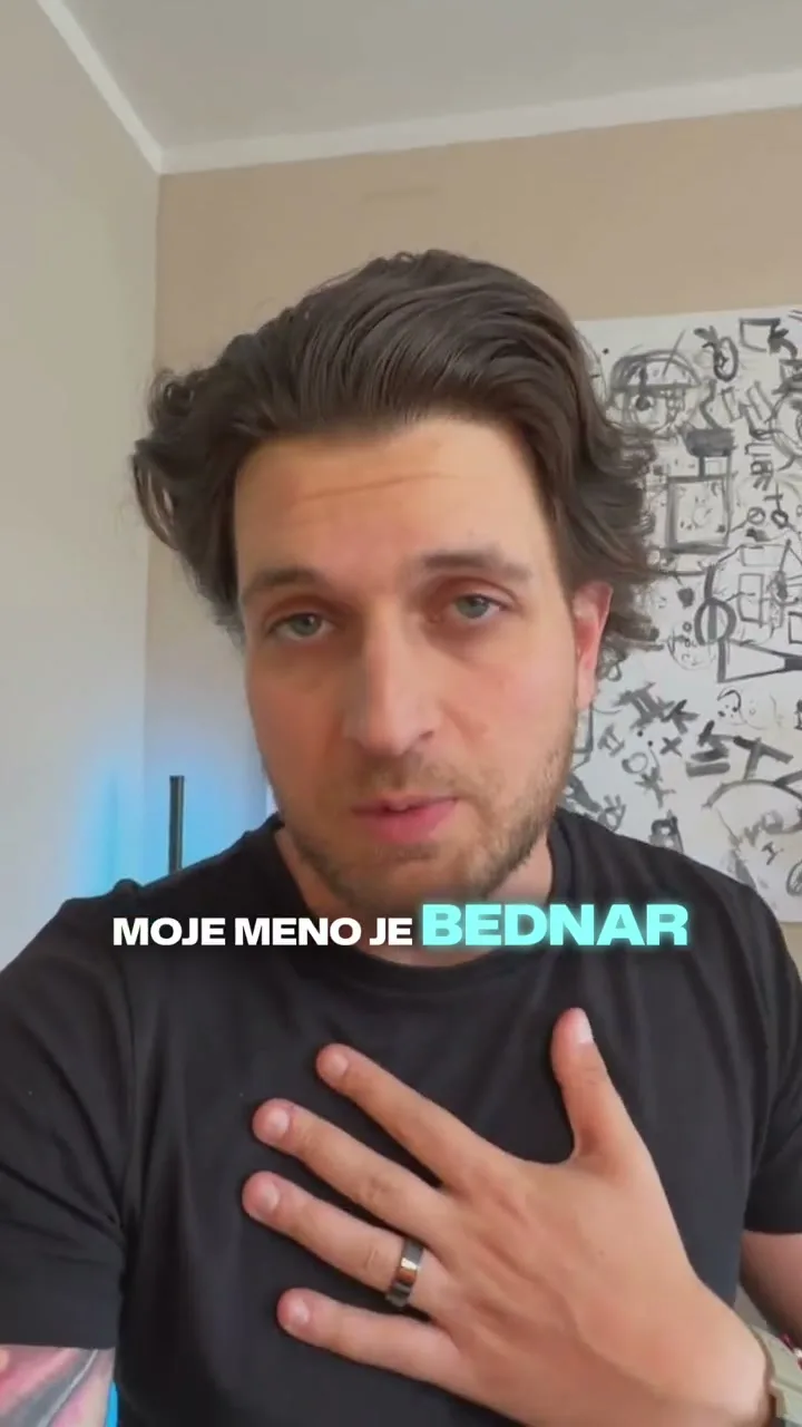 Bednár Michal, video o tom ako pracuje na značke